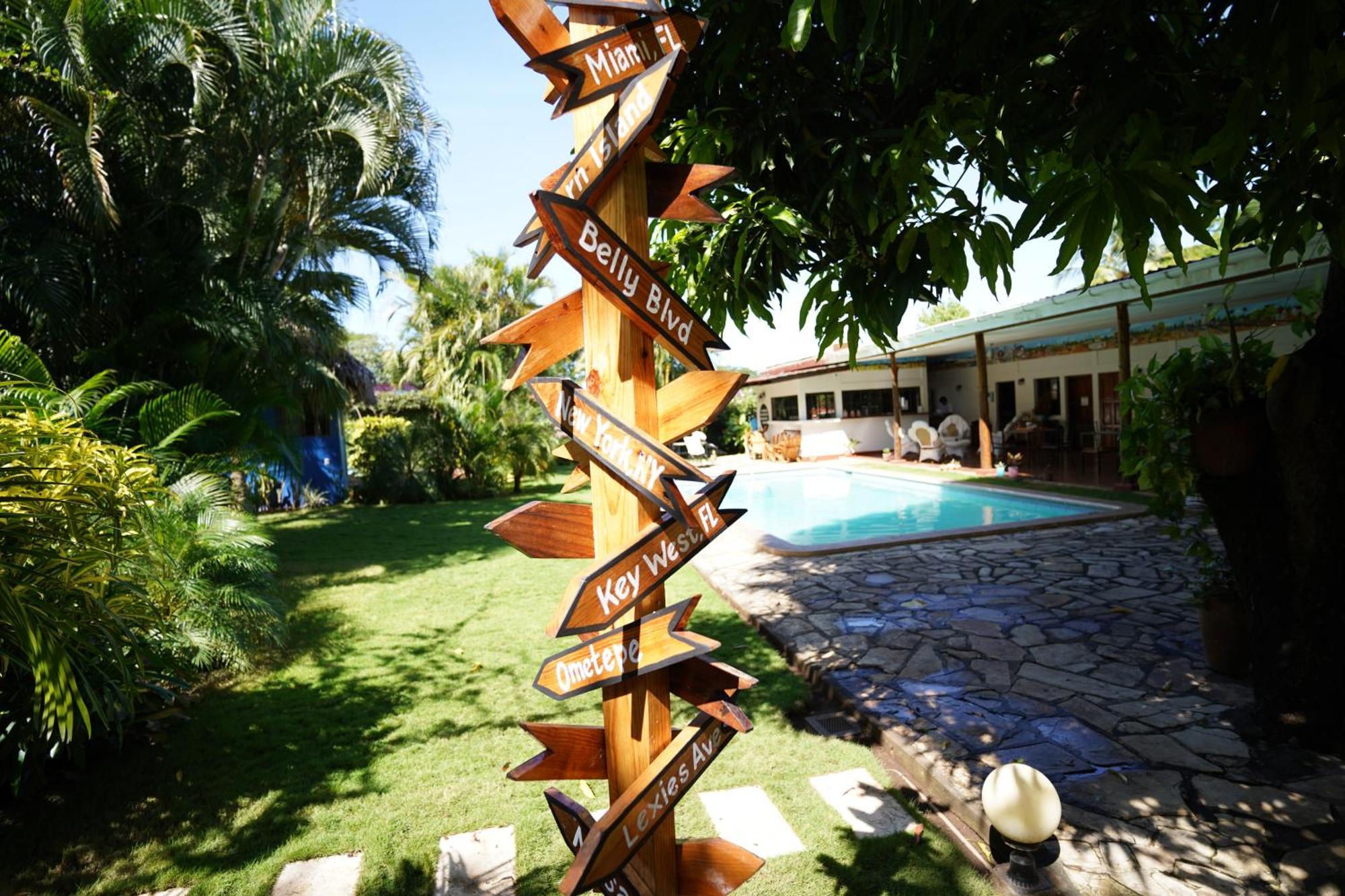 Hotel Mariposa León Exterior foto